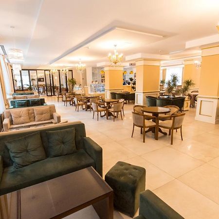 Hotel Turizem Shkelzeni Bajram Curri Exterior foto