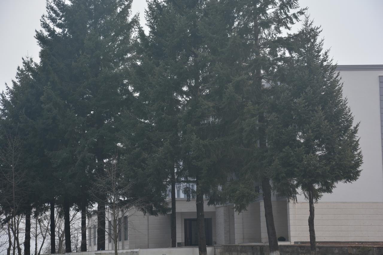 Hotel Turizem Shkelzeni Bajram Curri Exterior foto