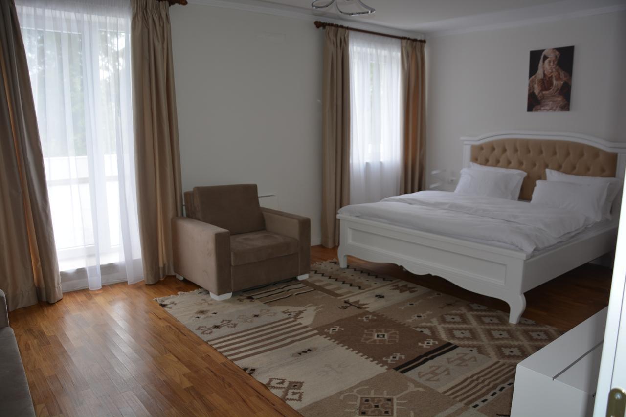 Hotel Turizem Shkelzeni Bajram Curri Exterior foto