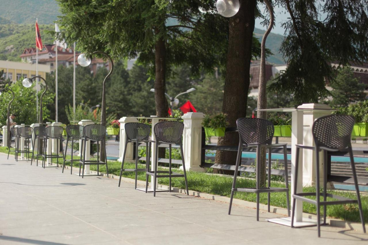 Hotel Turizem Shkelzeni Bajram Curri Exterior foto