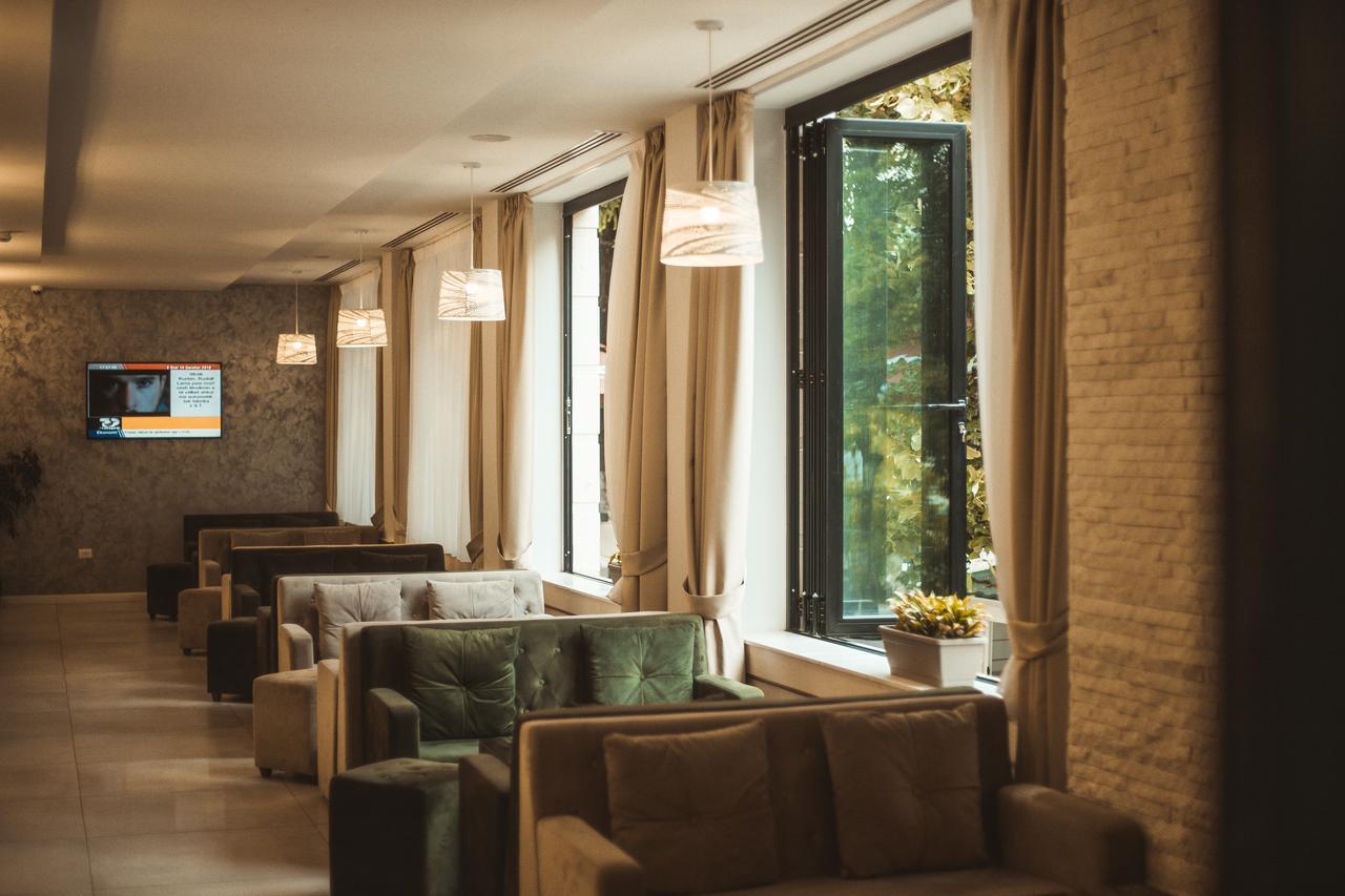 Hotel Turizem Shkelzeni Bajram Curri Exterior foto