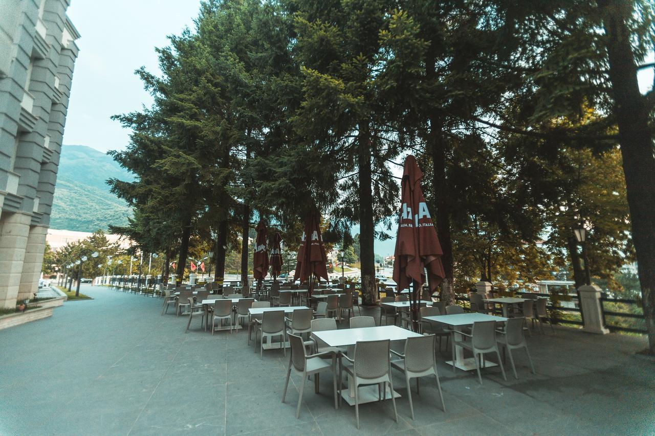 Hotel Turizem Shkelzeni Bajram Curri Exterior foto