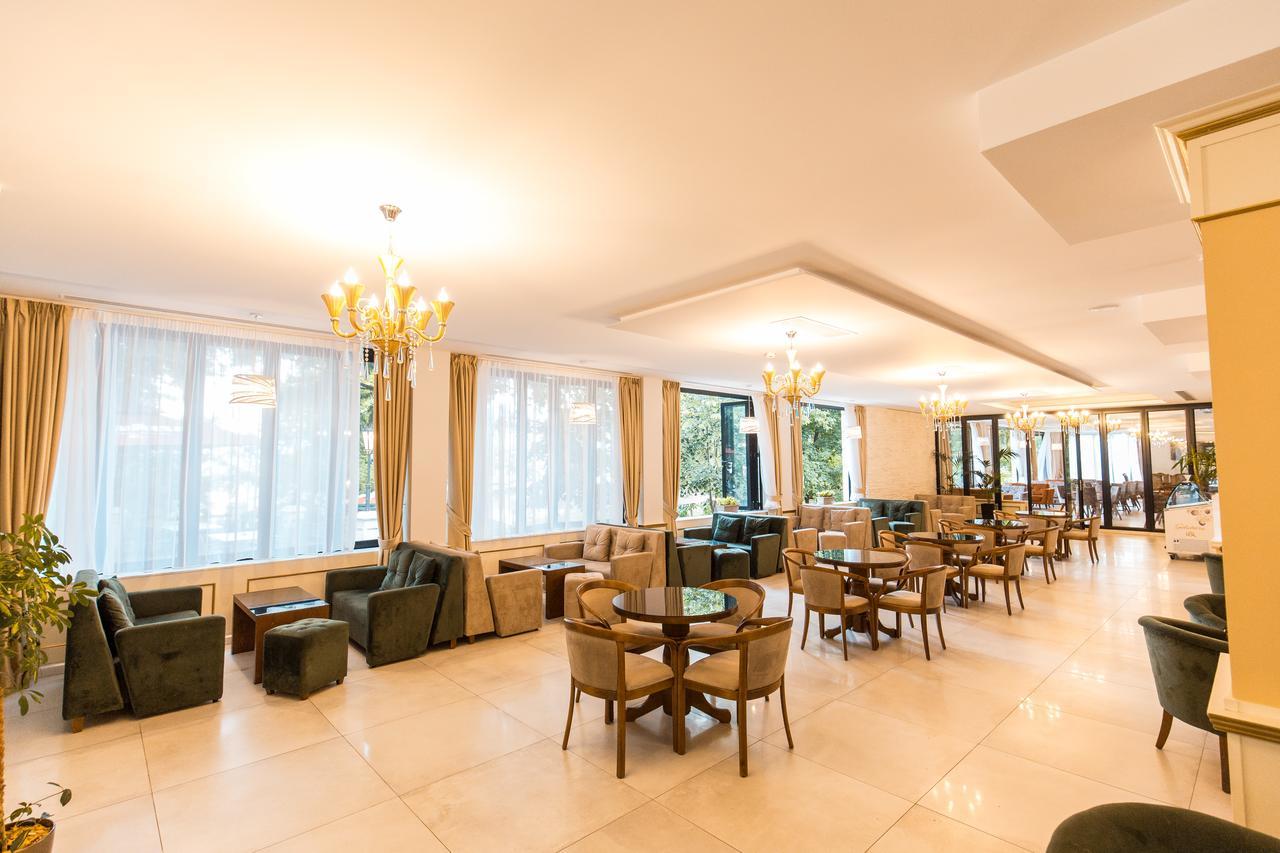 Hotel Turizem Shkelzeni Bajram Curri Exterior foto