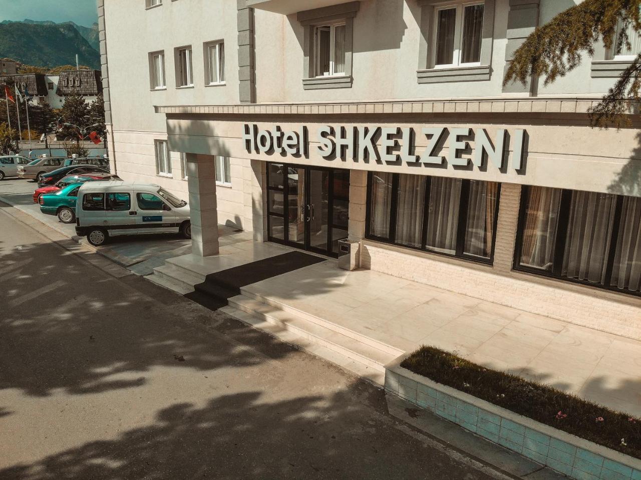 Hotel Turizem Shkelzeni Bajram Curri Exterior foto
